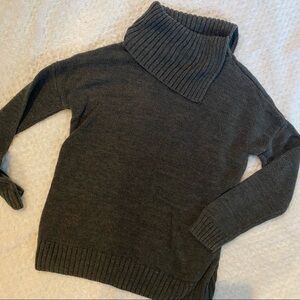 𝅺cowl neck sweater